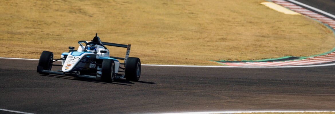 Vinícius Tessaro bate recorde da BRB Fórmula 4 Brasil no Velocitta em treinos oficiais na abertura das atividades