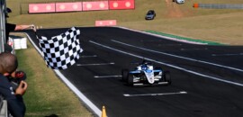 Vinícius Tessaro faz bela ultrapassagem e vence a segunda corrida da BRB Fórmula 4 Brasil no Velocitta