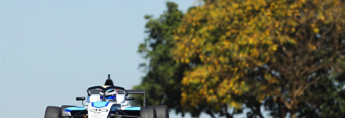 Tessaro domina primeiro dia de treinos da F4 Brasil no Velocitta