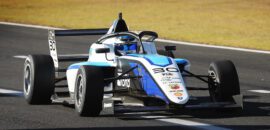 Tessaro escala sete posições e mantém liderança da F4 Brasil no Velocitta