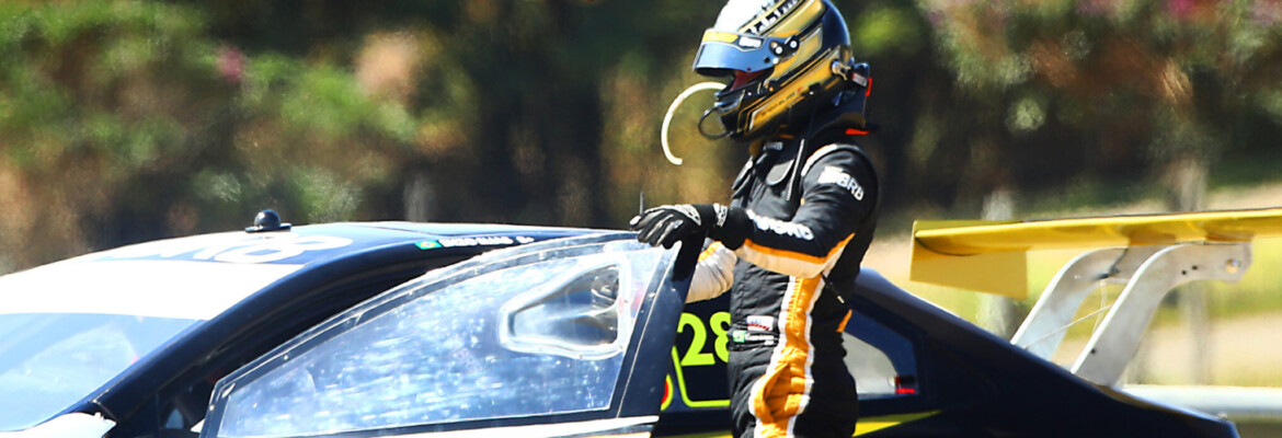 Enzo Elias escala nove posições na primeira corrida e soma pontos na etapa do Velocitta da Stock Car