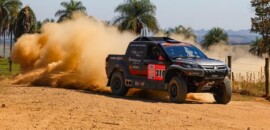 Guiga Spinelli e equipe oficial da Mitsubishi Motors neutralizam carbono no Sertões 2023