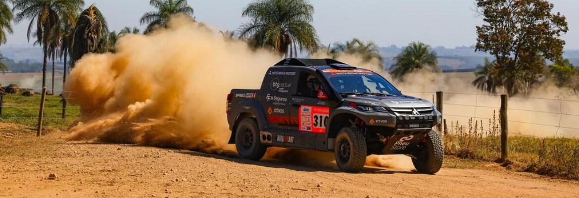Guiga Spinelli e equipe oficial da Mitsubishi Motors neutralizam carbono no Sertões 2023