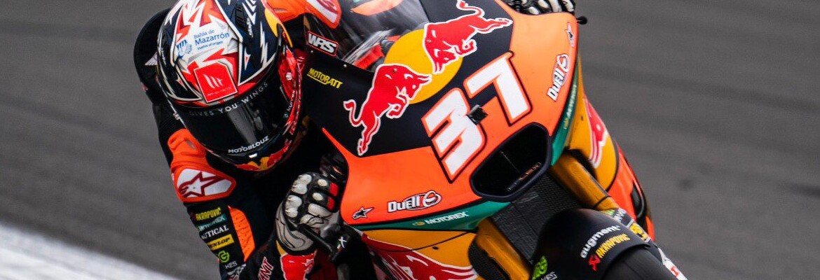 Acosta bate Aldeguer e é pole na Moto2 em condições mistas na Inglaterra