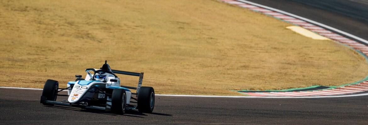 Tessaro ultrapassa Callejas e vence corrida 2 da Fórmula 4 Brasil no Velocitta