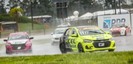 Turismo Nacional completa penúltima etapa com duelos no molhado no Velopark