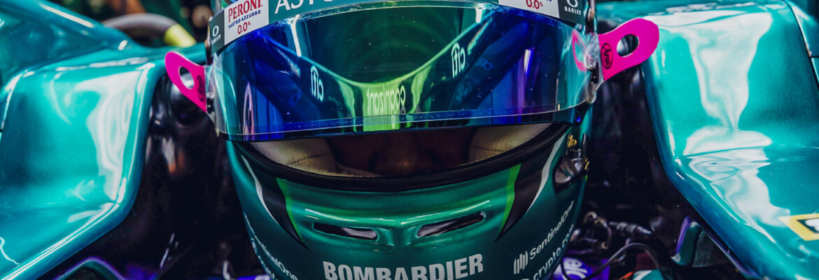 F1: Conheça Jessica Hawkins, mulher que pilotou carro da Aston Martin na Hungria