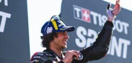 MotoGP: Bezzecchi lamenta dores após 2º, mas vê domingo como mais “fácil”