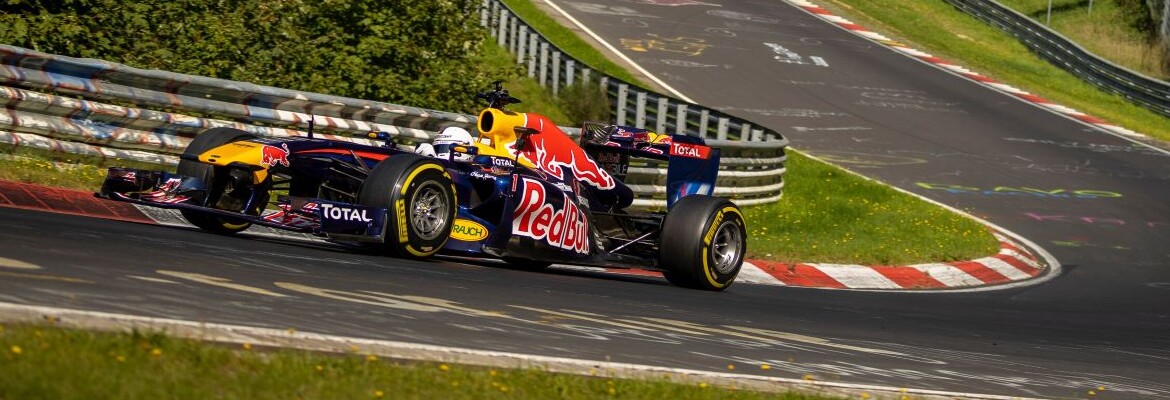 F1: Vettel volta ao volante do RB7 no Nurburgring, relembrando conquistas de 2011