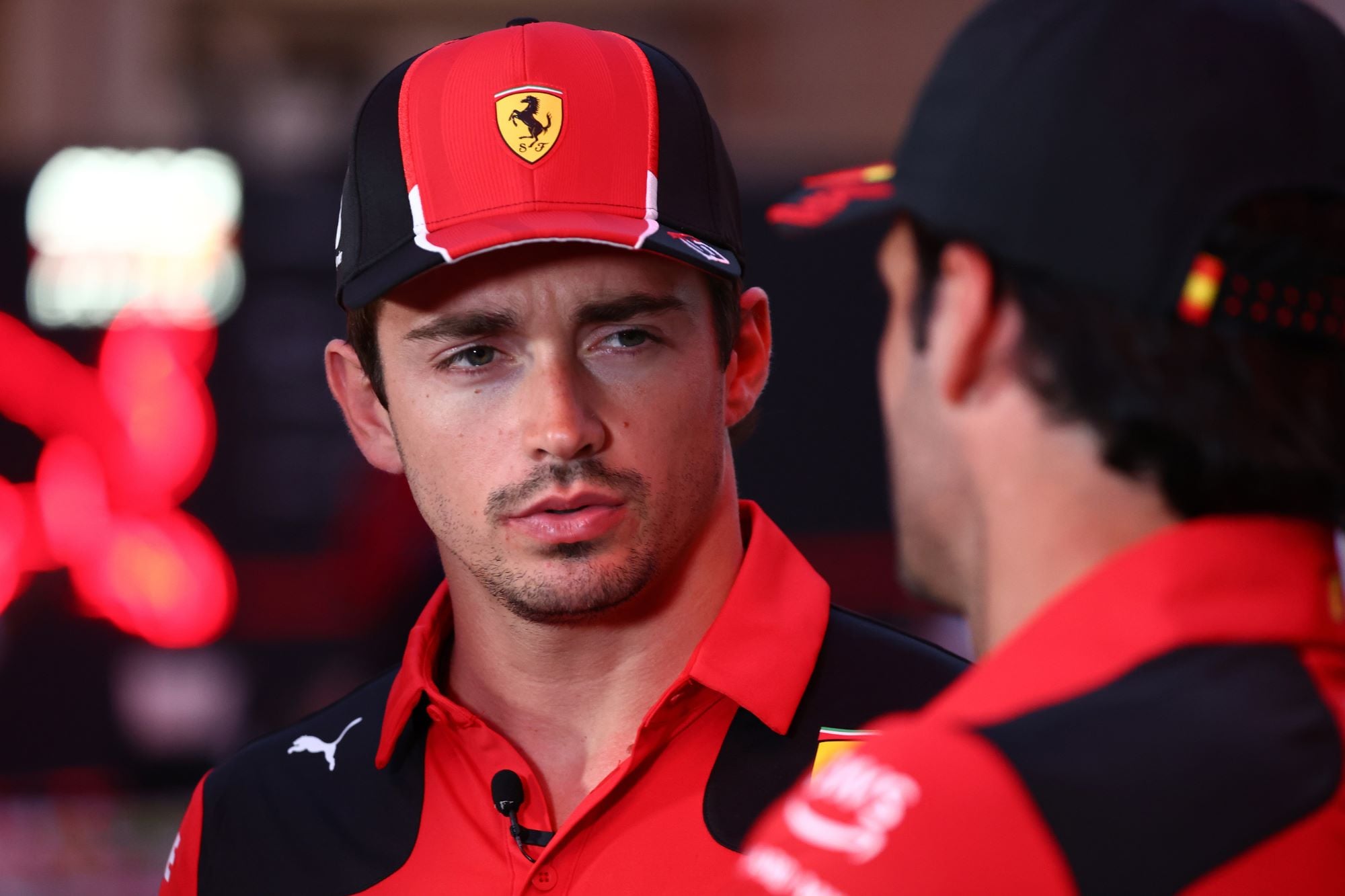 sainz-conquista-p-dio-no-bahrein-sai-na-frente-e-aluga-triplex-na