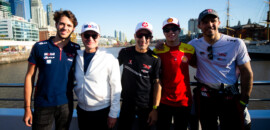 Pilotos da Stock Car desfilam pelas ruas de Buenos Aires