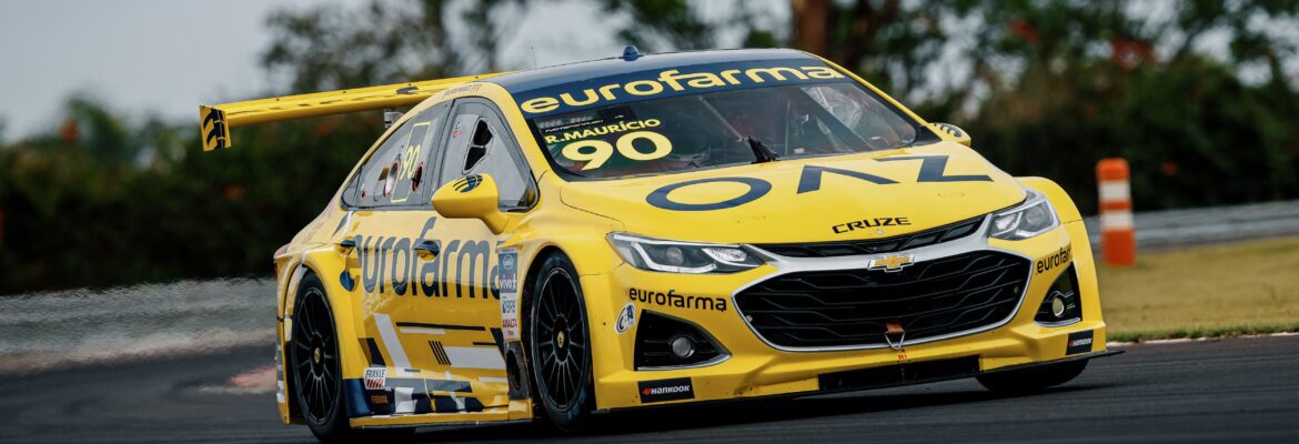 Maurício fecha etapa perfeita para Eurofarma e vence corrida 2 da Stock Car no Velocitta