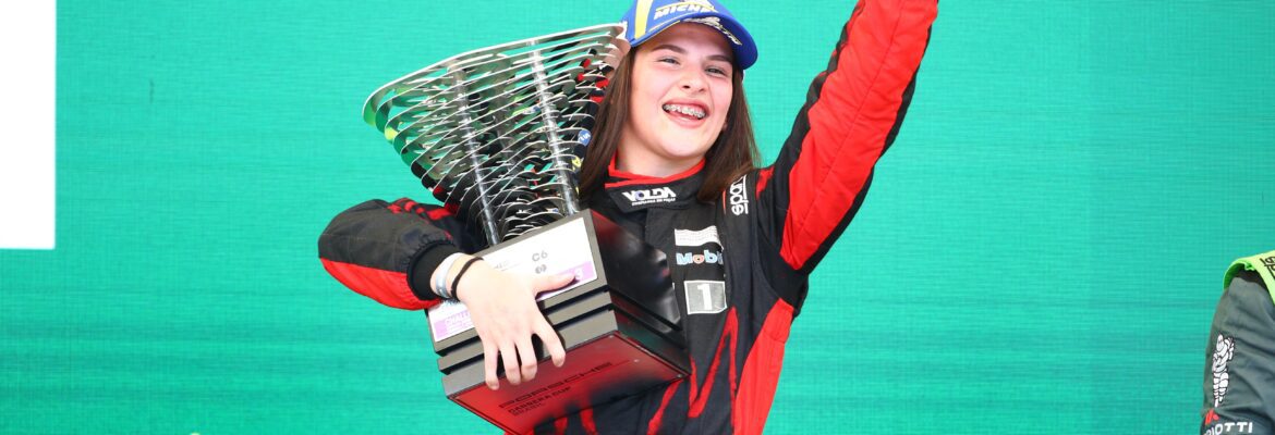 Antonella Bassani participa da Noite dos Campeões da Porsche Cup mundial
