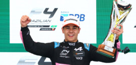 F4 Brasil: Matheus Ferreira e Alexandre Machado levam OAKBERRY Bassani F4 ao lugar mais alto do pódio na preliminar do GP São Paulo da Fórmula 1
