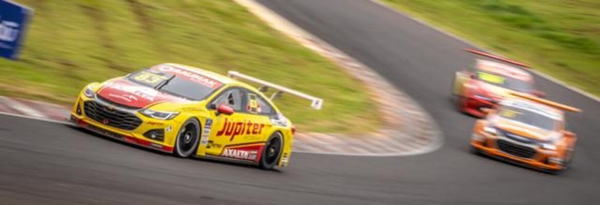 Gabriel Casagrande chega na final da Stock Car com 15 pontos de vantagem na liderança do campeonato