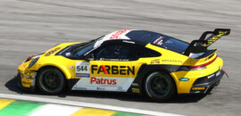 Piloto Farben Marçal Muller tenta sobreviver com radiador furado, mas abandona a duas voltas do fim enquanto estava em terceiro