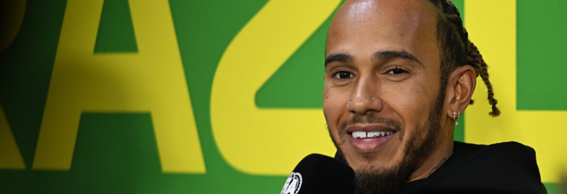F1: Hamilton afirmou que nem seus pais sabiam de sua mudança para a Ferrari em 2025