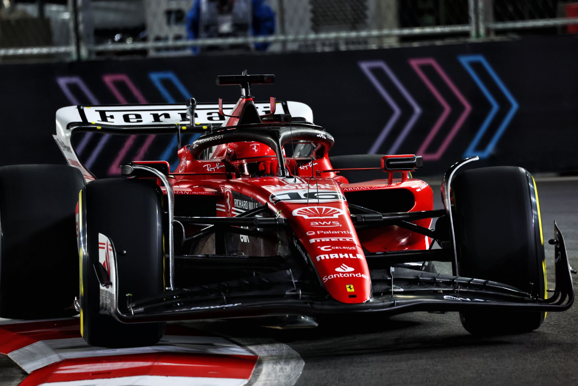 Fórmula 1: Ferrari destaca y Leclerc se asegura el primer puesto en el Gran Premio de Las Vegas