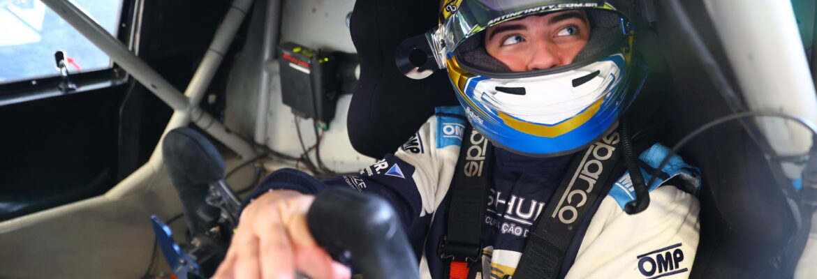 Léo Cavalcanti completa teste na Stock Series em Interlagos