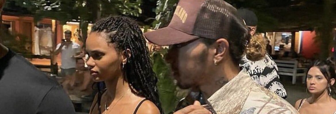 De férias da F1, Lewis Hamilton aproveita final de ano no litoral da Bahia