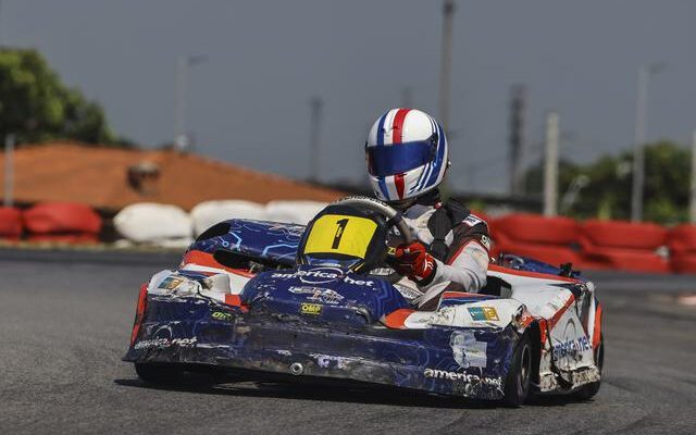 Pilotos de kart aceleram em corrida este fim de semana