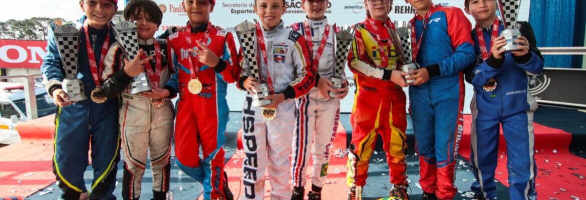 Bernardo Kluppel vence 50 Milhas de Kart Cadete no Kartódromo Granja Viana em prova com pódio feminino