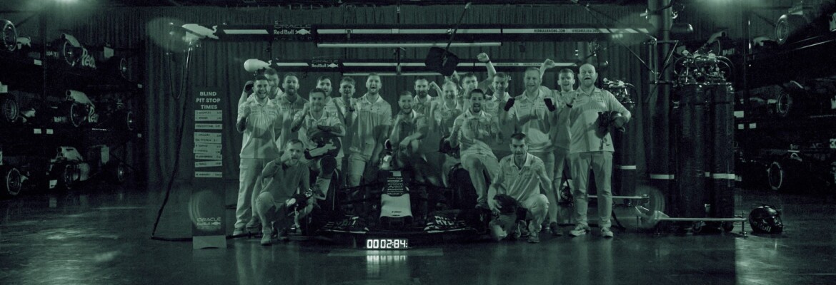 F1: Red Bull realiza pit stop em menos de três segundos no escuro