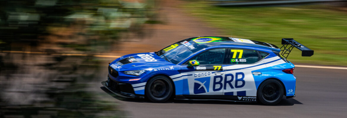 Raphael Reis escala o pelotão em Cascavel e termina em terceiro os campeonatos do TCR South America e TCR Brasil
