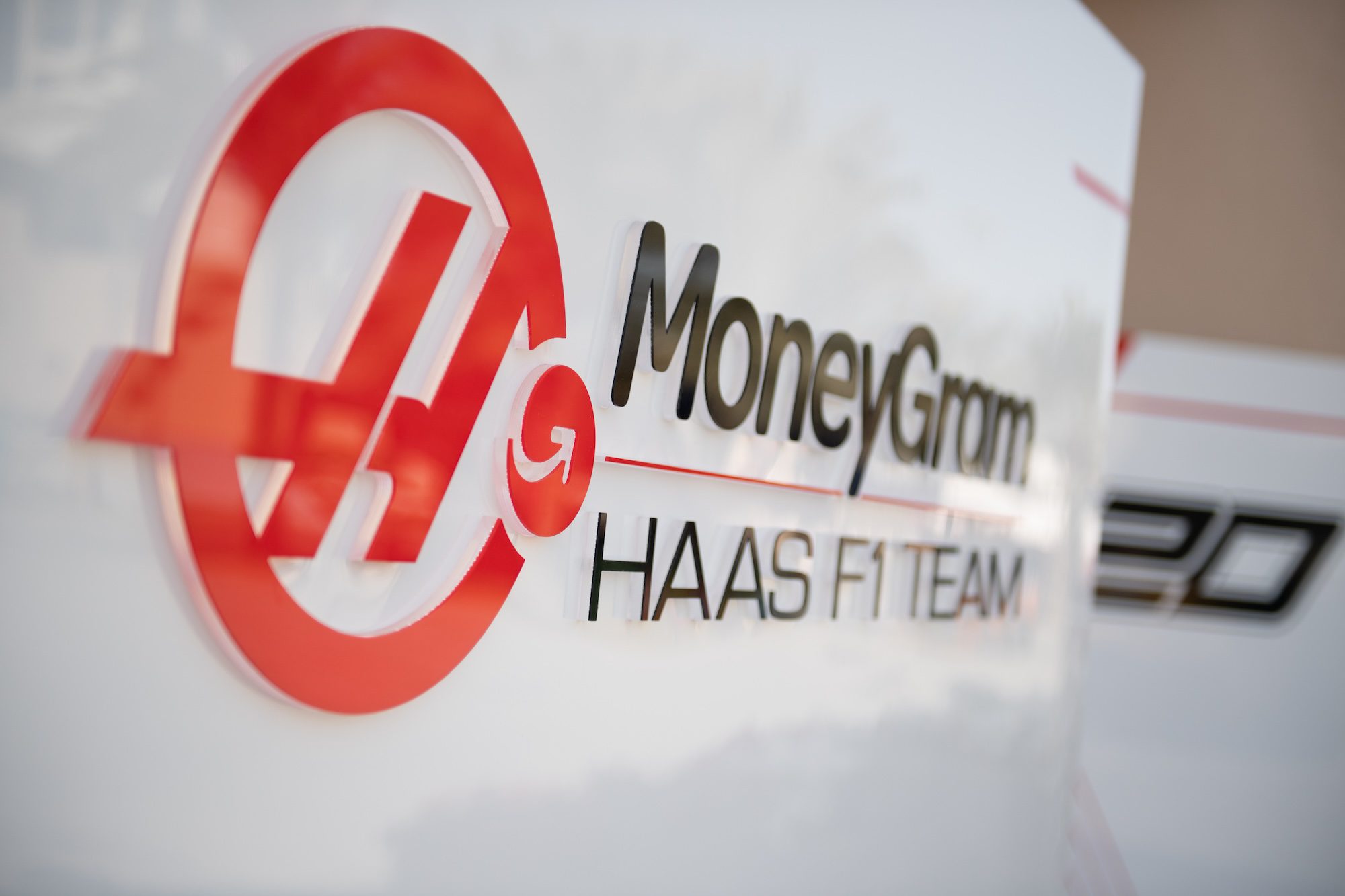 F1: Com novo impulso financeiro, Komatsu revela como a Haas vai utilizar recursos