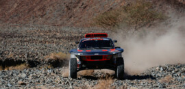 Sainz vê rivais sofrerem problemas e fica perto de vitória no Dakar