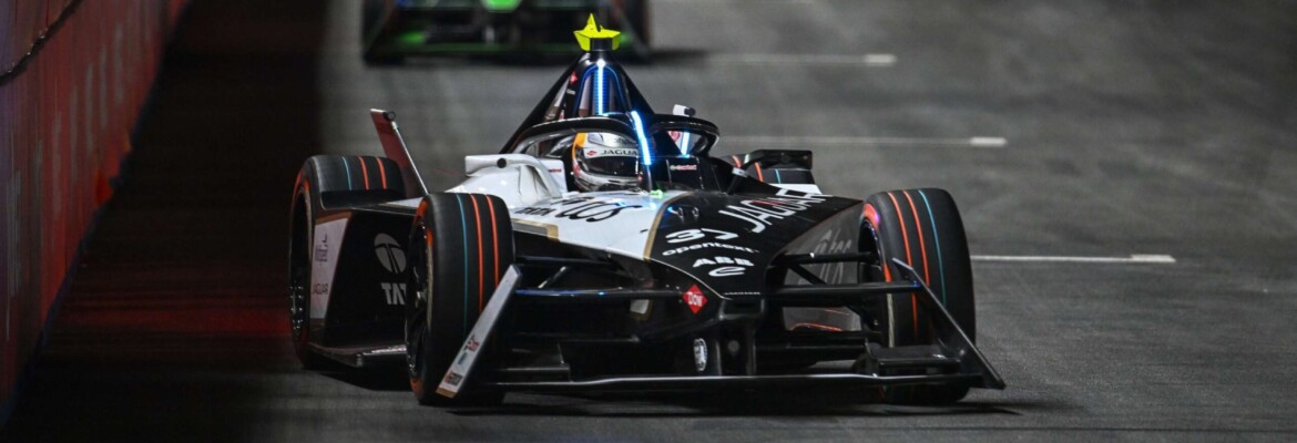 Fórmula E: Nick Cassidy triunfa no E-Prix da Arábia Saudita com performance dominante