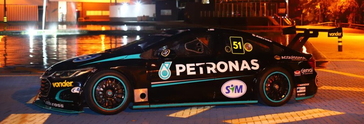 Átila Abreu apresenta novo carro para 2024 e comenta novidades da Stock Car