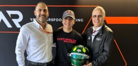 Enzo Fittipaldi homenageia Wilsinho Fittipaldi na abertura da temporada da F2, no Bahrein