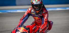 Moto3: Holgado bate recorde da pista e termina sexta com melhor tempo