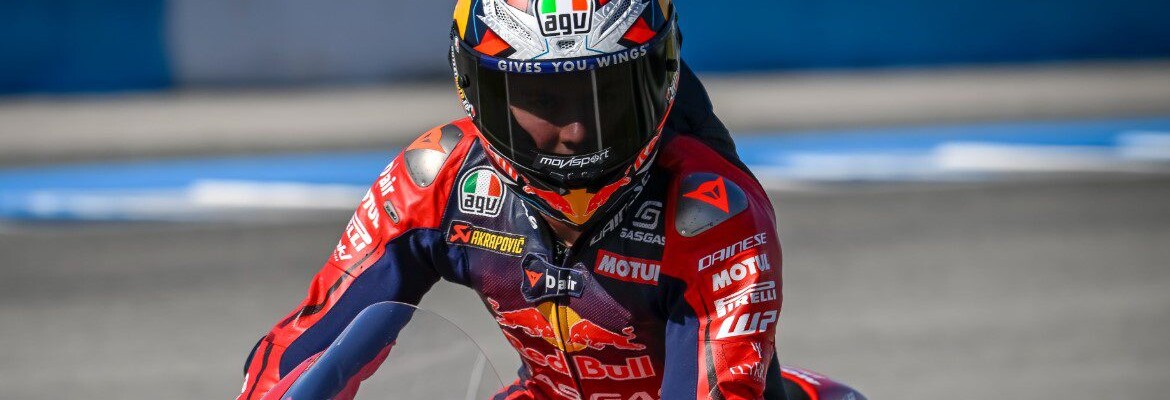 Moto3: Holgado bate recorde da pista e termina sexta com melhor tempo