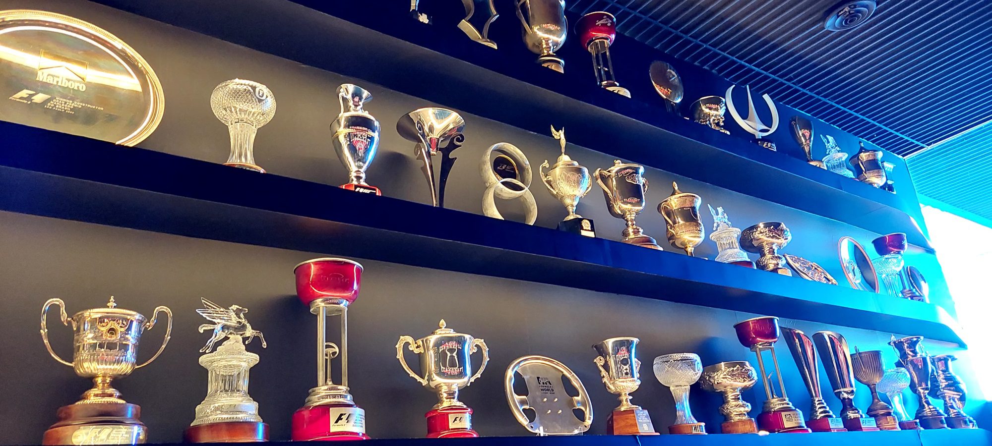 F1: Conheça interior da sala dos campeões no Museo Ferrari F1: Conheça interior da sala dos campeões no Museo Ferrari