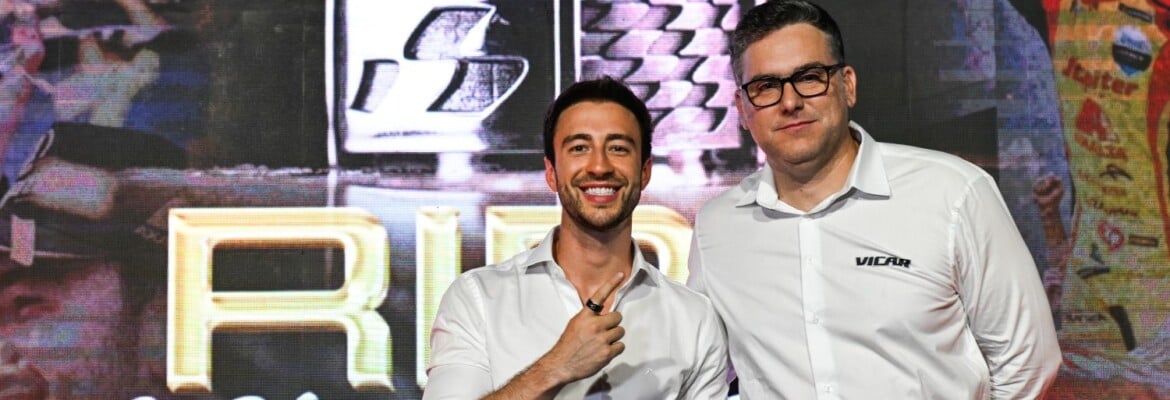 Stock Car amplia ações extra pista e entrega anel de campeão para Gabriel Casagrande