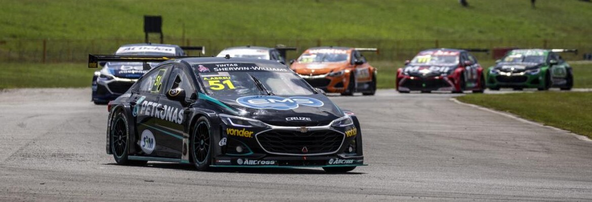 Stock Car: Átila Abreu é destaque com ultrapassagens e garante top-10 na corrida principal em Goiânia