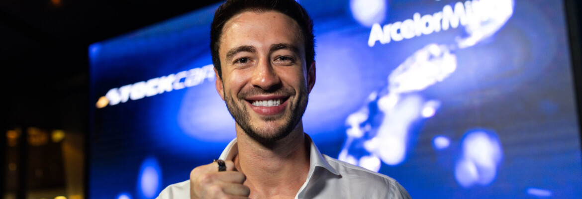 Gabriel Casagrande é premiado com anel pelo título da Stock Car 2023