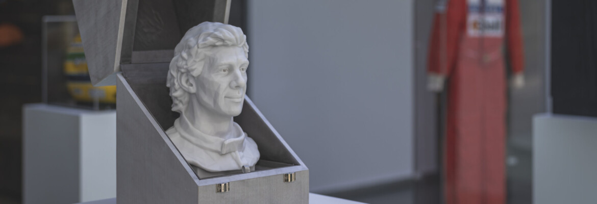 Nosso Senna Collection é destaque em exposição na McLaren São Paulo