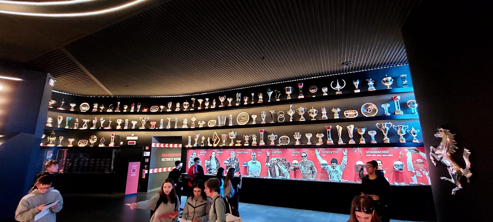 F1: Conheça interior da sala dos campeões no Museo Ferrari F1: Conheça interior da sala dos campeões no Museo Ferrari