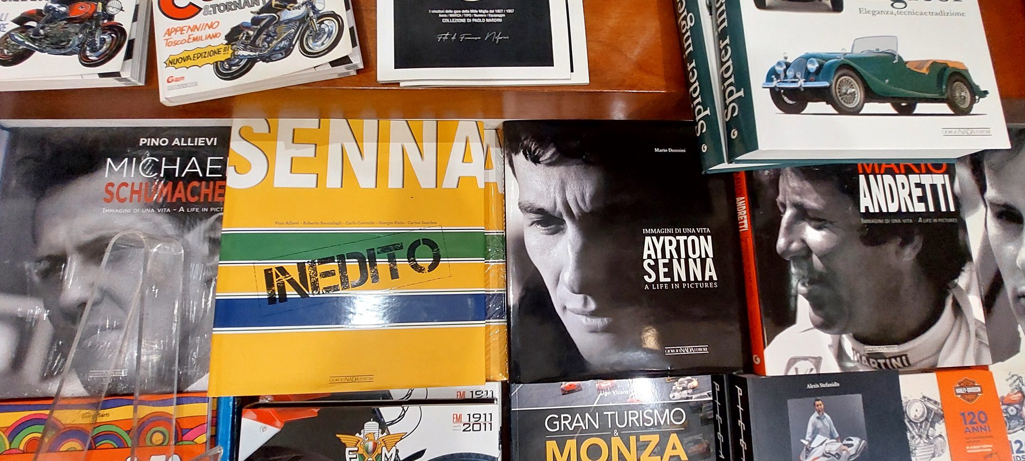 Conheça a livraria exclusiva sobre esporte a motor na Itália