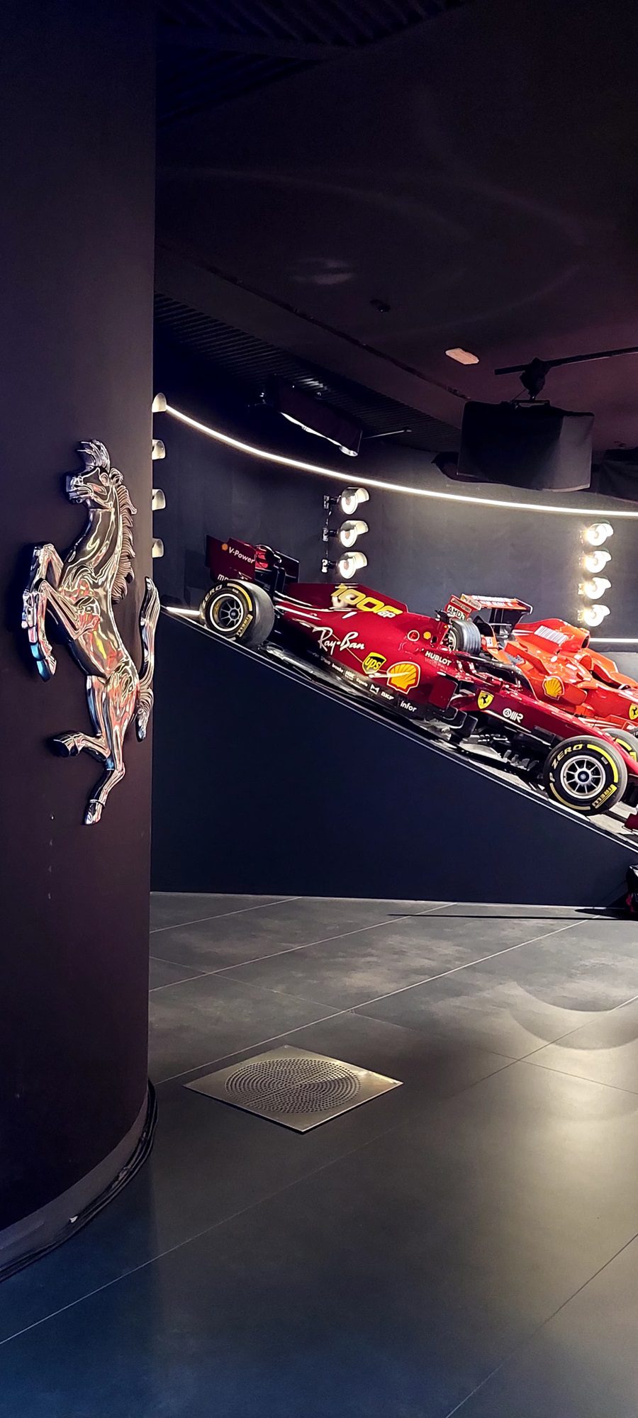 F1: Conheça interior da sala dos campeões no Museo Ferrari F1: Conheça interior da sala dos campeões no Museo Ferrari