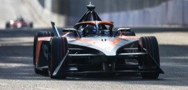 Em São Paulo, Bird passa na última volta para conquistar a primeira vitória da McLaren