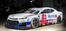Alex Seid acelera ao lado de Gabriel Casagrande na Nascar Brasil