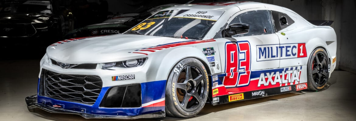 Alex Seid acelera ao lado de Gabriel Casagrande na Nascar Brasil