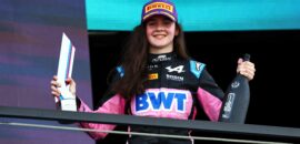 Abbi Pulling herda vitória na F1 Academy após penalidade de Doriane Pin
