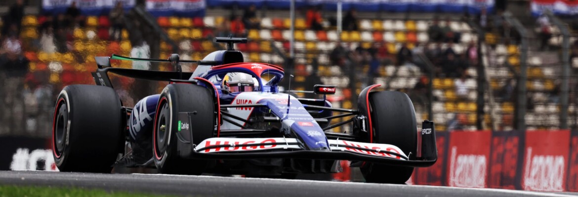 F1: Ricciardo penalizado e Hulkenberg escapa após incidente em Xangai F1: Ricciardo penalizado e Hulkenberg escapa após incidente em Xangai