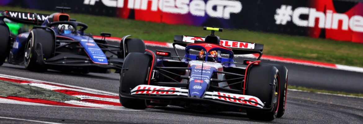 F1: Tsunoda sofreu com falta de ritmo e abandonou em Xangai após toque