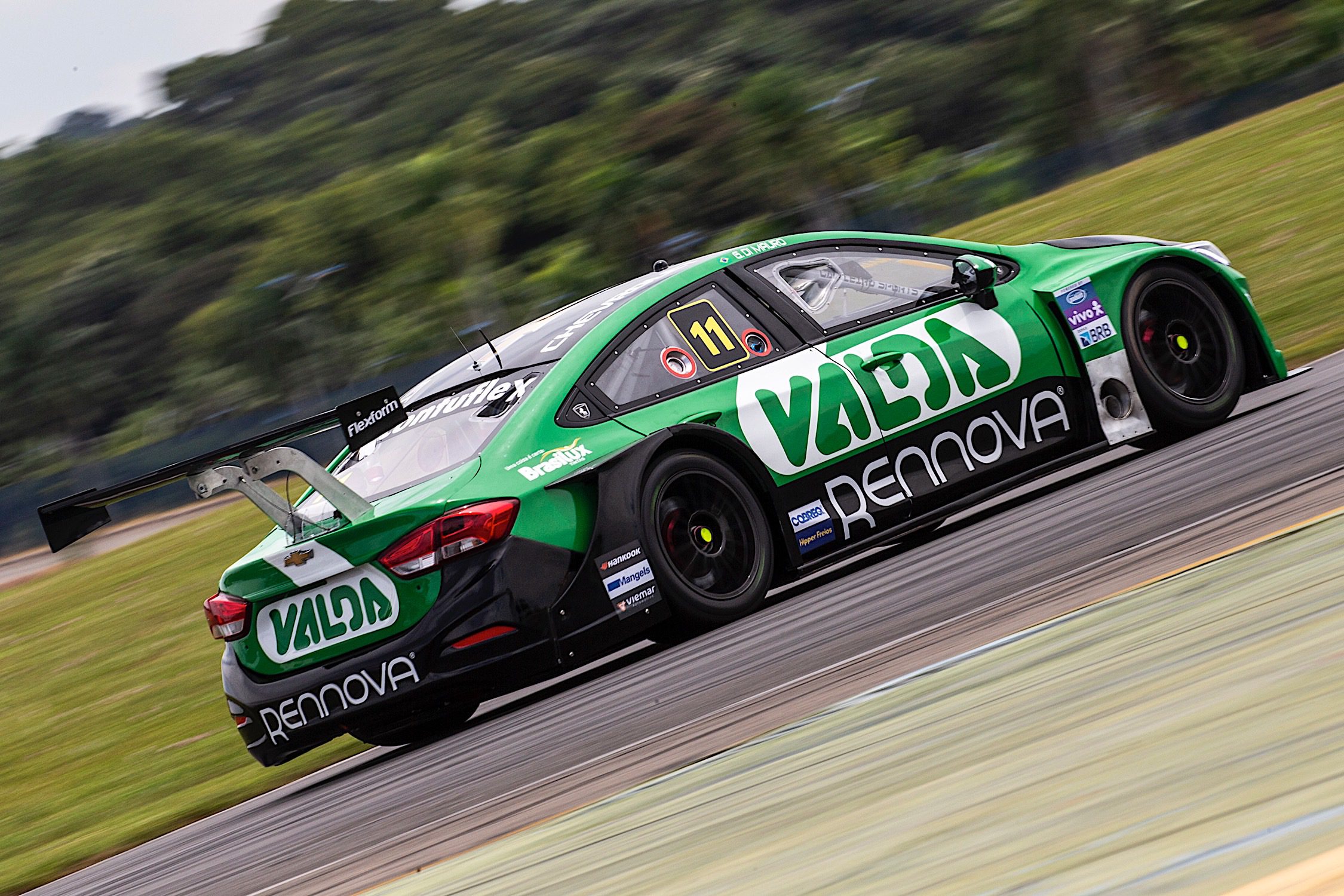 Di Mauro supera Gomes e vence corrida principal da Stock Car em Interlagos